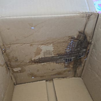 Hasarlı Süt Siparişi Ve Patlayan Kutular Teslim Edildi
