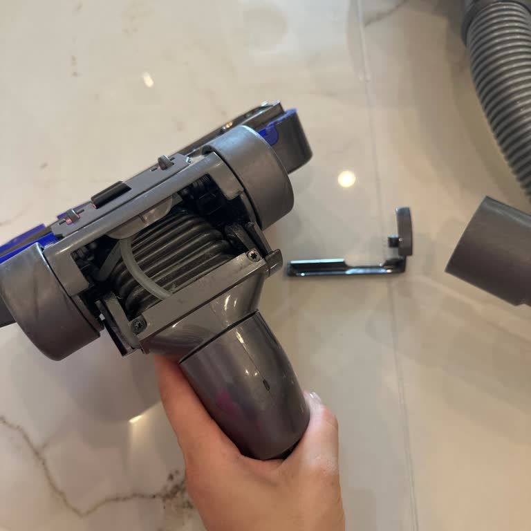 Garanti Kapsamındaki Dyson Süpürge Başlığının Kırılması Ücretli Parça Teklifiyle Karşılanması