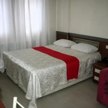 Yanıltıcı Otel Görselleri Ve Sigara Kokulu Oda İadesi Talebi