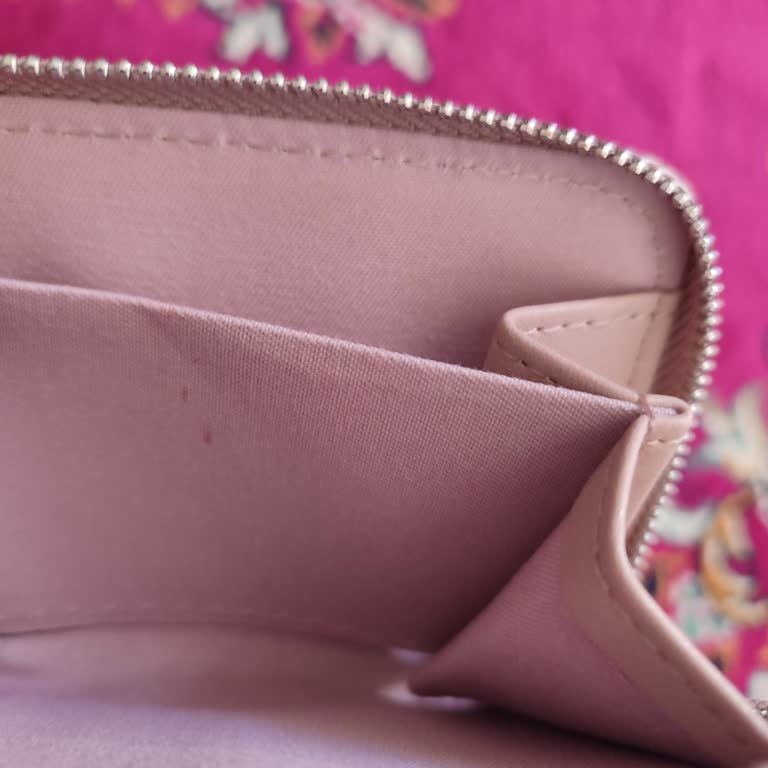 Stradivarius’tan Eksik Ve Kirli Ürün Gönderimi Sonrası Cevapsız Müşteri Hizmetleri