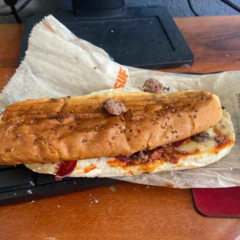 Geç Gelen Siparişte Tost Yerine Soğuk Ve Özensiz Sandviç