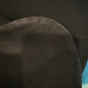 Beymen Siyah Yelek Gömlekte Hızlı Renk Atması Ve Değişim Talebi