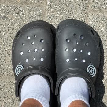 Crocs Terliğinde Yanlış Numara Ve Etiket Karışıklığı