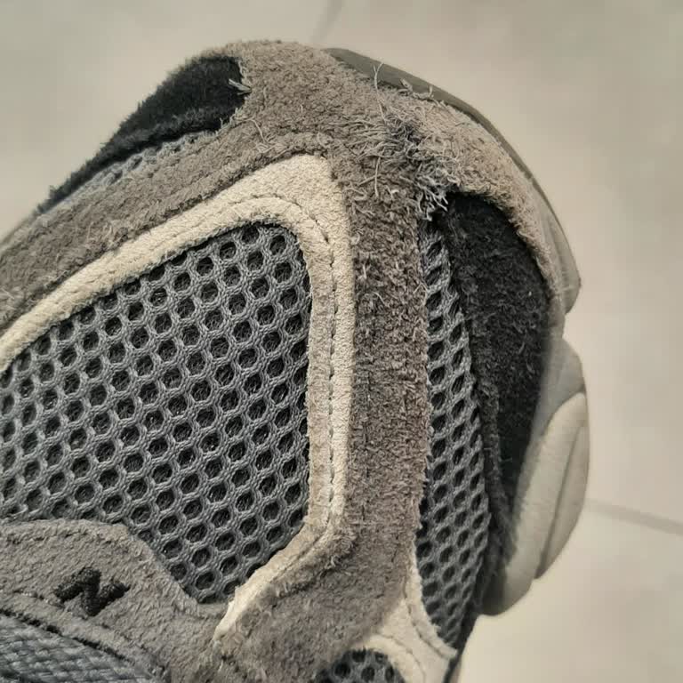 New Balance Ayakkabıda 6 Ayda Görünür Yırtılma Mağaza Kullanıcı Hatası İddiasıyla Reddetti