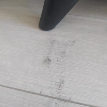 Trendyol’da Aldığım Koltuk Ayakları Laminant Zeminde Siyah Çizikler Bırakıyor