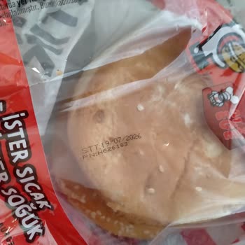 Küflü Tavuk Burger Ve Çalışanların İlgisiz Davranışı