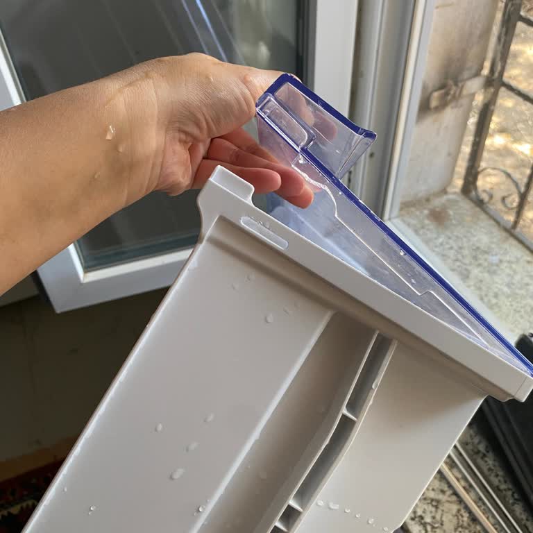 Beko Buzdolabında Çekmece Kapağı Kırıldı, 800 TL Yol Ücreti Talep Ediliyor