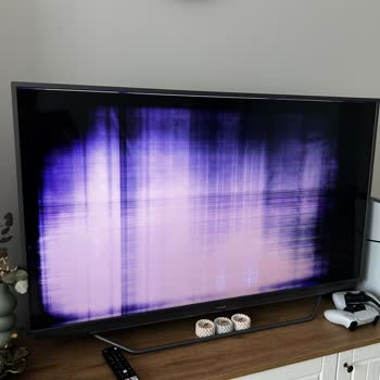 Garanti Kapsamındaki Televizyon Serviste Kırık İade Edildi