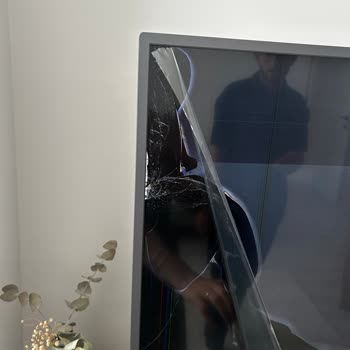 Garanti Kapsamındaki Televizyon Serviste Kırık İade Edildi
