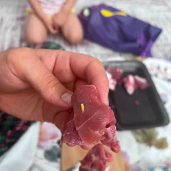 Metro Market'te Satın Aldığım Etin İçindeki Plastik Parçalar Çocuklarımızı Tehdit Ediyor