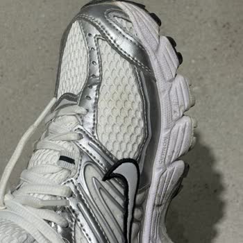 Nike Ayakkabısında Hızlı Sararma Ve Yanıltıcı Satış Bilgisi Nedeniyle İade Talebi
