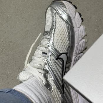 Nike Ayakkabısında Hızlı Sararma Ve Yanıltıcı Satış Bilgisi Nedeniyle İade Talebi