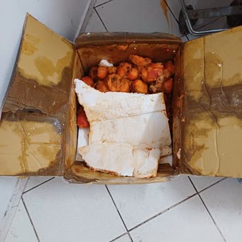Sürat Kargo'nun Özensiz Taşıması Kayısı Kutusunu Tamamen Ziyan Etti