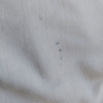 Renk Boyalı Kot Pantolonlar Cilde Boya Bırakıyor Ve Sağlık Riski Oluşturuyor