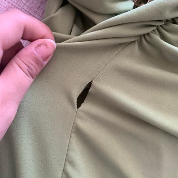 Roza Butik'ten Kusurlu Elbise Ve Saygısız Satıcı Tutumu