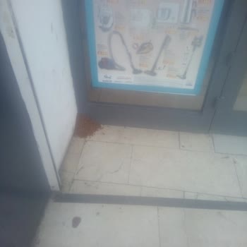 A101 Market Önünde Çöpler, Et Kalıntıları Ve Sineklerle Sağlık Tehlikesi