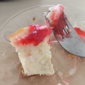 Frambuazlı Cheesecake'te Kıl Bulunması Gıda Güvenliği İhlali