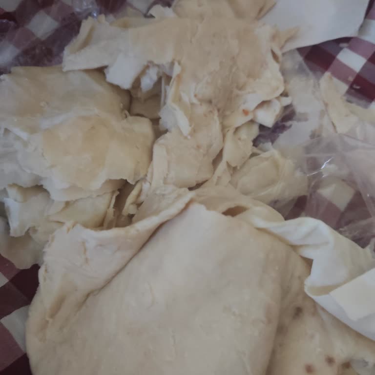 A101 Sındırgı Şubesinde Yufkalar Birbirine Yapıştı Ve Kullanılamaz Hale Geldi