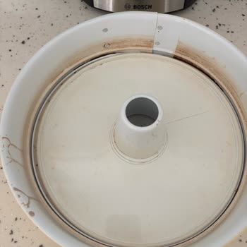 İki Kullanımdan Sonra Lekeli Ve Çizikli Kek Kalıbına İade Talebi