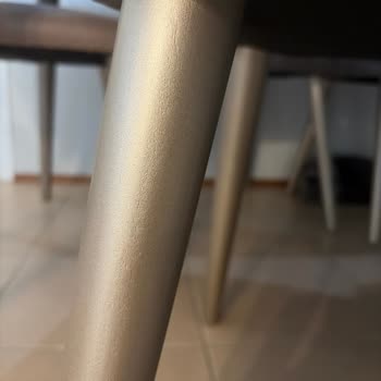 Doğtaş Mağazasında Defolu Koltuk Ve Sandalye Ayakları İçin Çözüm Bekleniyor