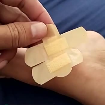 Benri Yara Bandı Yapışmıyor!