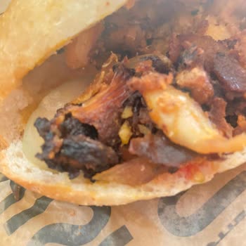 Usta Dönerci'den Bayat Ve Yanık Döner Bageti İade Talebi