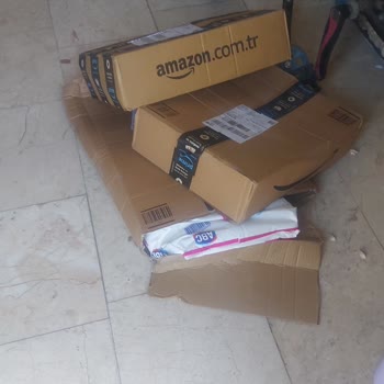 Kolay Gelsin Tarafından Dış Kapıya Yırtık Kutu Bırakılması