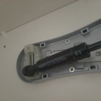 Samet A. Ş Dolap Kapaklarında Pistonlar Arızalandı