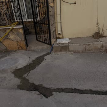 Fiber Optik Çalışması Sonrası Bina Girişinde Aşırı Hasar