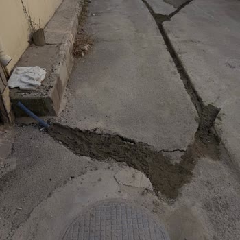 Fiber Optik Çalışması Sonrası Bina Girişinde Aşırı Hasar