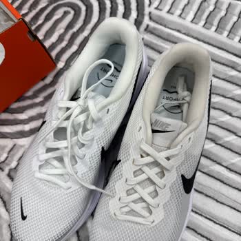 Nike Ayakkabıda Renk Sorunu Ve Kargo Alternatifinin Sunulmaması