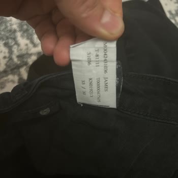 Mavi Mağazasından Alınan Siyah Pantolon Kısa Sürede Renk Açtı