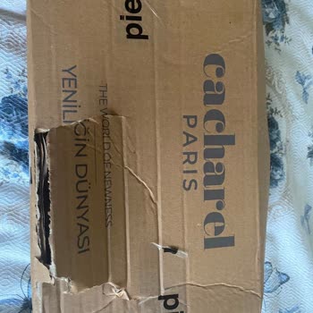 Cacharel Boş Kutu Ve Yırtık Paket Teslimatı