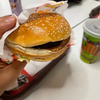 Burger King Polatlı Şubesinde Kalitesiz Menü Ve Yanlış Cola Nedeniyle İade Talebi