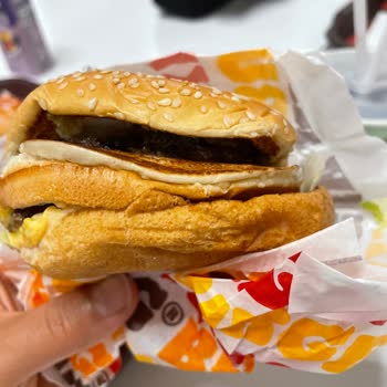 Burger King Polatlı Şubesinde Kalitesiz Menü Ve Yanlış Cola Nedeniyle İade Talebi