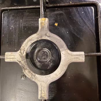 Bosch Ankastre Setinde Kalıcı Lekeler Ve Ücretsiz Çözüm Talebi