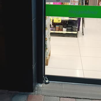 Kapanış Saatinden Önce Mağazanın Kapı Kapatması Müşteriyi Mağdur Etti