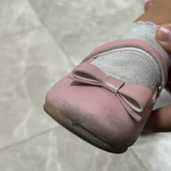 Kısa Sürede Renk Solması Ve Taban Ayrılmasıyla Ayıplı Çocuk Ayakkabısı