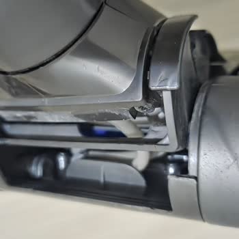 Dyson Süpürge Başlığı Normal Kullanımda Kırıldı Garanti Dışı Ve Ücretli Değişim Teklifi