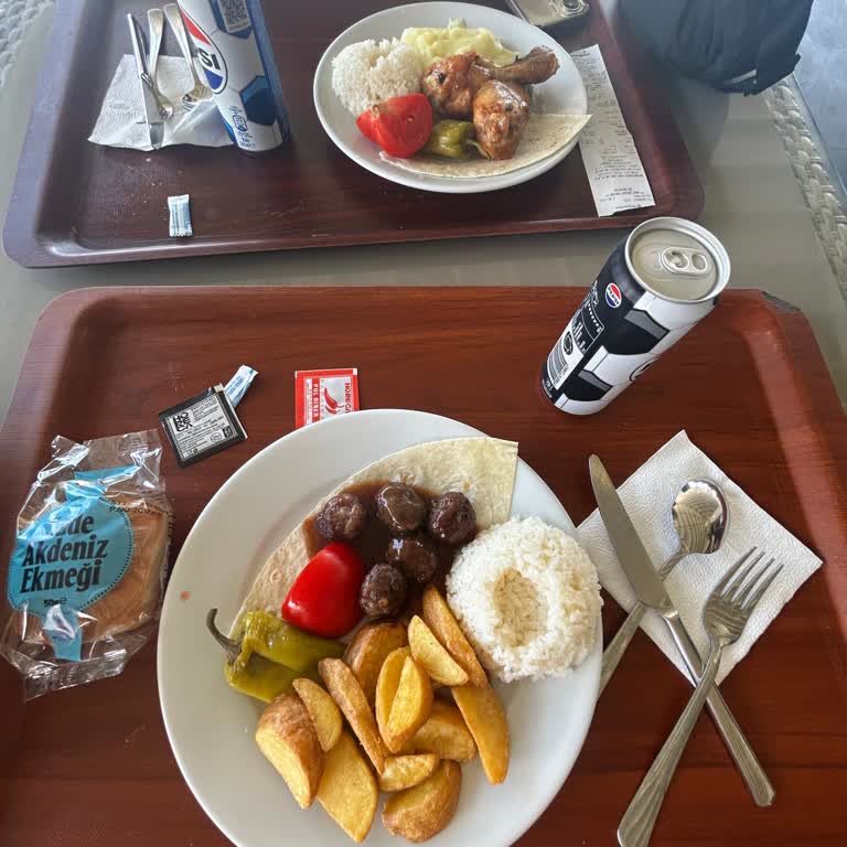 Büyükçekmece Belediyesi Sosyal Tesisinde Kalitesiz Tavuk, Küçük Porsiyon Ve Mide Sorunu