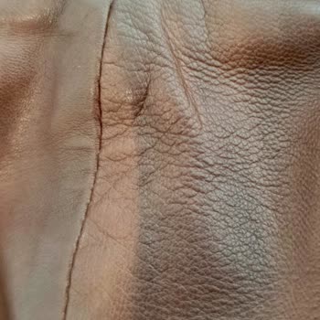 Deformasyonlu Deri Ceket İçin İletişimsiz İnceleme Ve Geciken Geri Bildirim