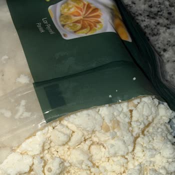 Lor Peynirindeki Turuncu Parçalar Hijyen Ve Güvenlik Endişesi