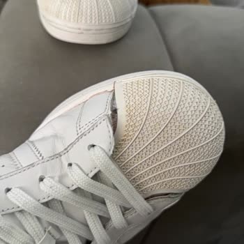 Adidas Superstar Ayakkabım Kısa Sürede Aşınırken Red Cevap Ve Yardımsız Müşteri Hizmetleri
