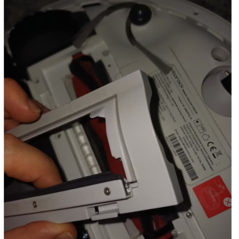 Roborock Q8 Max Pro Plus Ana Fırça Kapağı Kırıldı, Servis Garanti Kapsamı Dışında Reddi