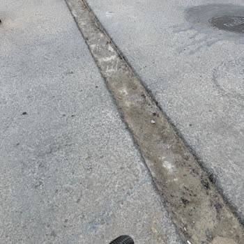 Açık Çukur Nedeniyle Telefon Hasarı Ve Hayati Tehlike