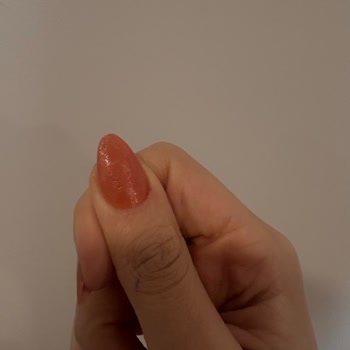 Jel Tırnak İşleminde Kalitesiz Uygulama Ve Aşırı Ücret