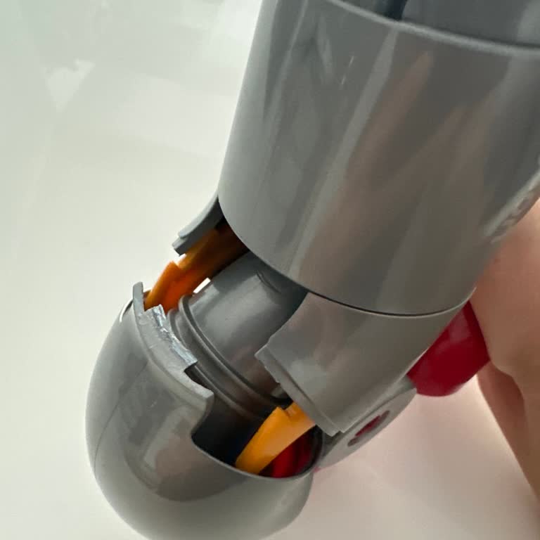 Dyson V12 Mobilya Alt Adaptörünün Tek Noktadan İki Kez Kırılması Ve Garanti Dışı Tutulması