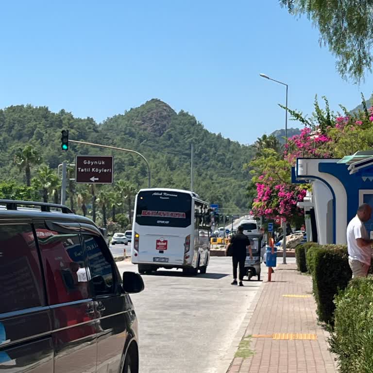 Hamile Ve Kanser Hastası Yolcuyu Yolda Bırakan Batı Antalya Şoförü