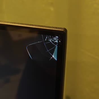 Kırık Monitör Ve Yetersiz Müşteri Hizmeti