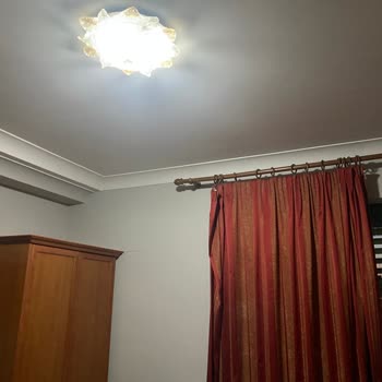 Kirli Ve Eski Oda, Oda Değişikliği Reddi Ve Kaba Personel